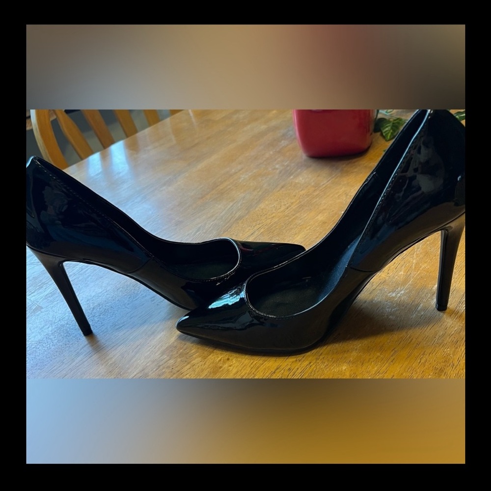 Steve Madden black patent heels. 4.5” heel. Minimal wear EUC size 8.5 ladies